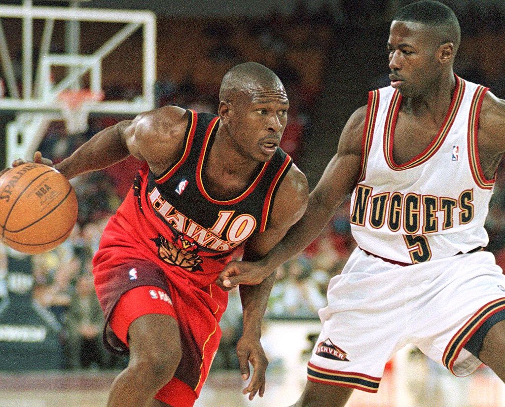 Mookie Blaylock breaks away from a Nuggets player.