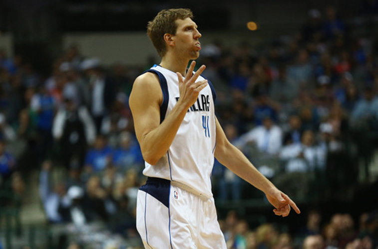 Dirk Nowitzki holds up his fingers after scoring.
