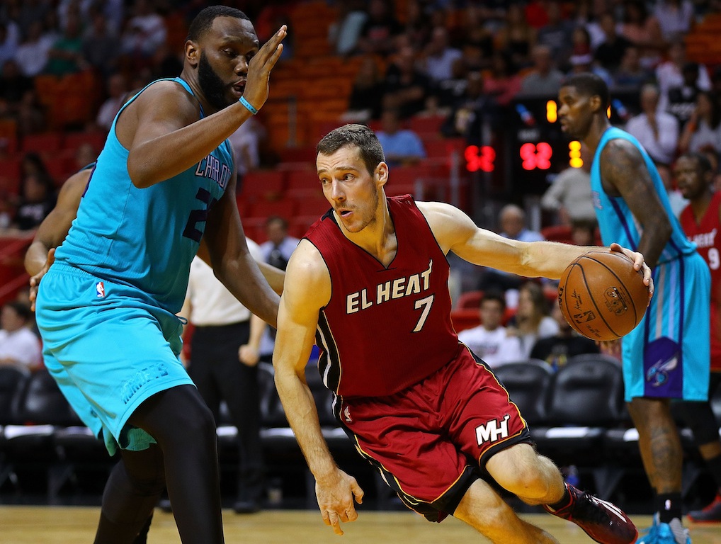 Goran Dragic makes a move to the basket. | Mike Ehrmann/Getty Images