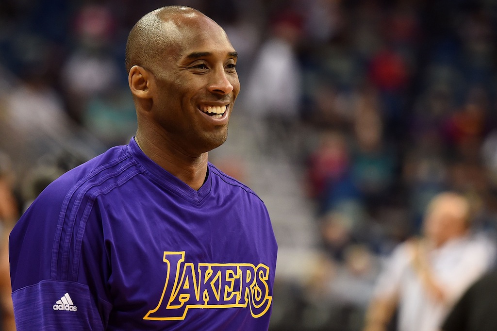Kobe Bryant si scalda prima di una partita contro i Pelicans. | Stacy Revere/Getty Images
