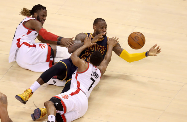 Tom Szczerbowski/Getty Images