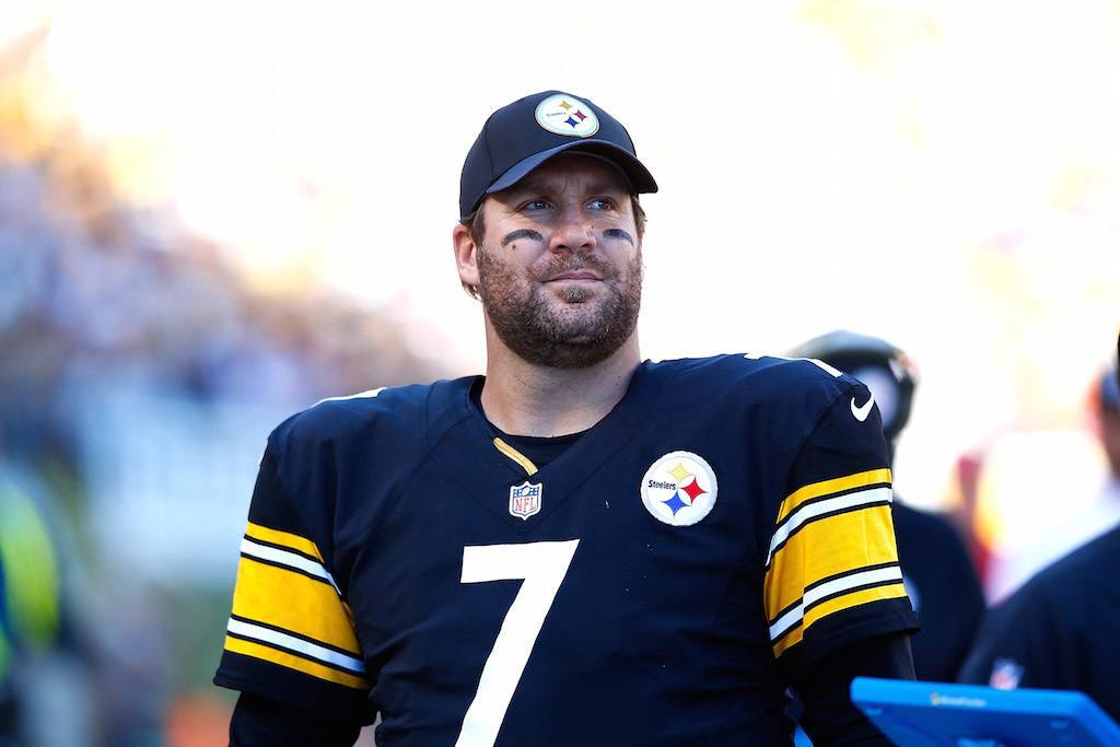 PITTSBURGH, PA - NOVEMBER 15: Ben Roethlisberger #7 of the Pittsburgh Steelers watches from the sideline during the game against the Cleveland Browns at Heinz Field on November 15, 2015 in Pittsburgh, Pennsylvania. (Photo by Jared Wickerham/Getty Images)