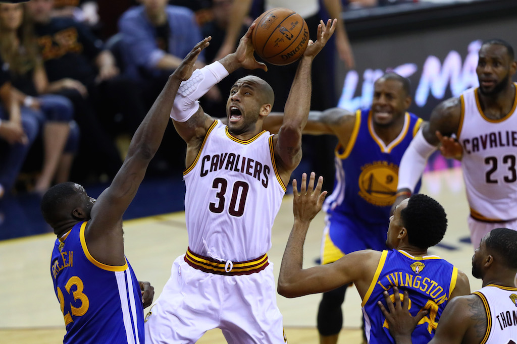 Dahntay Jones drives to the basket. 