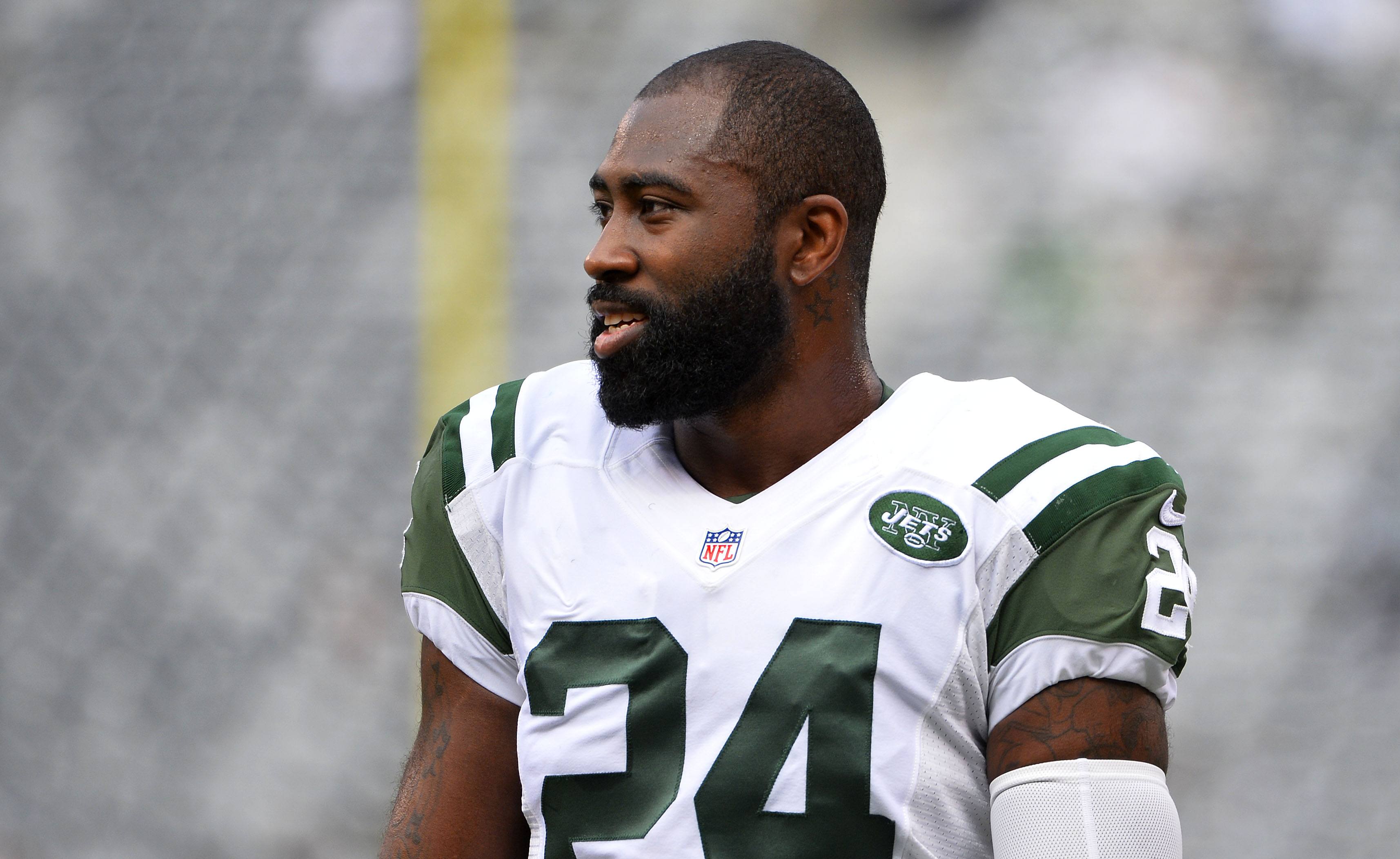 Darrelle Revis warms up prior to a game.