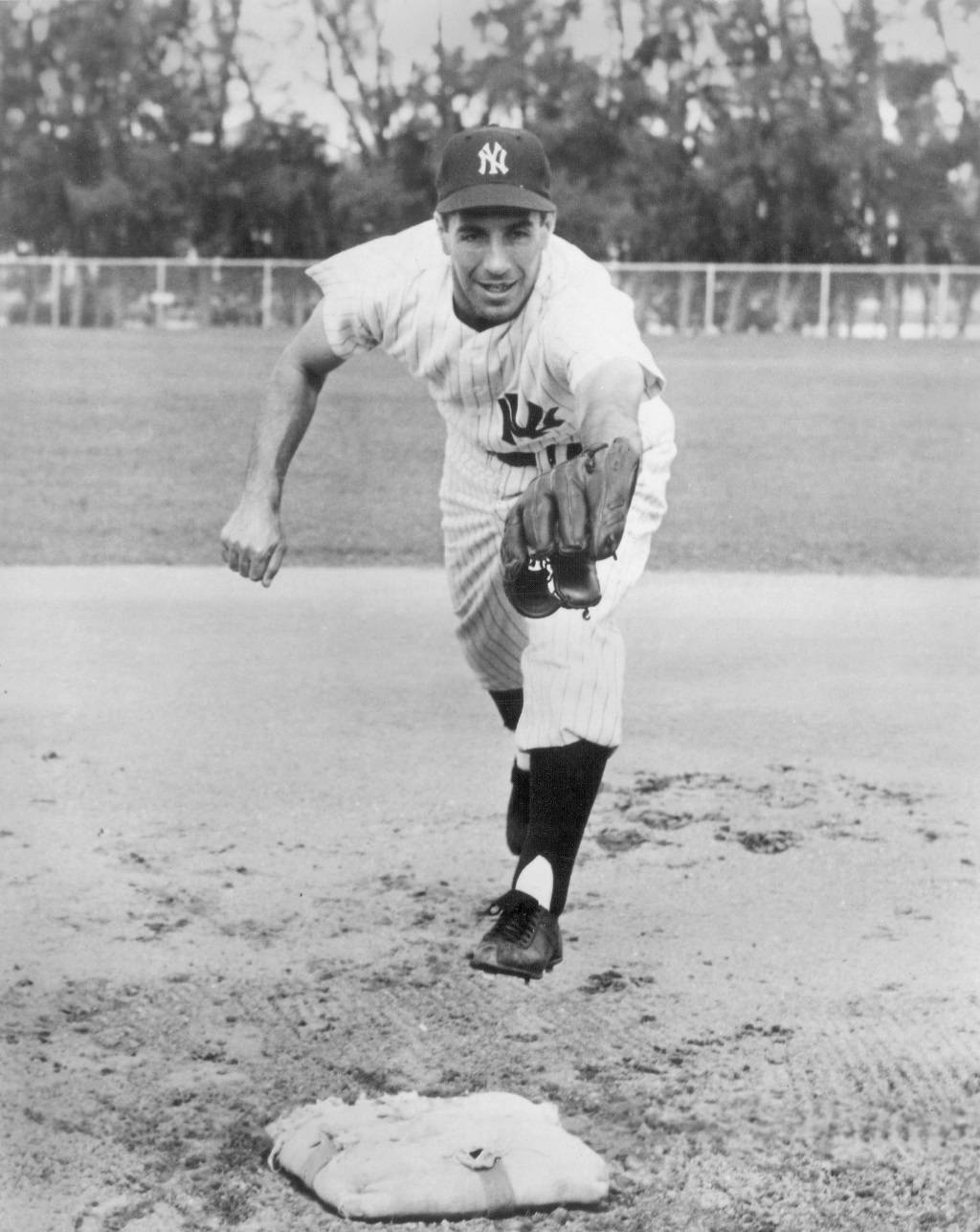 1951: Phil Rizzuto #10 of the New York Yankees poses for an action portrait circa 1951. (Photo by Bruce Bennett Studios/Getty Images)