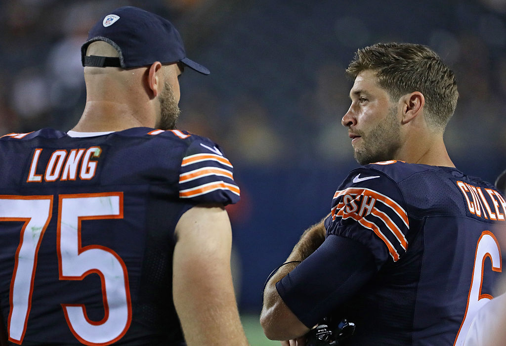 Kyle Long of the Chicago Bears talks with Jay Cutler on the sideline.