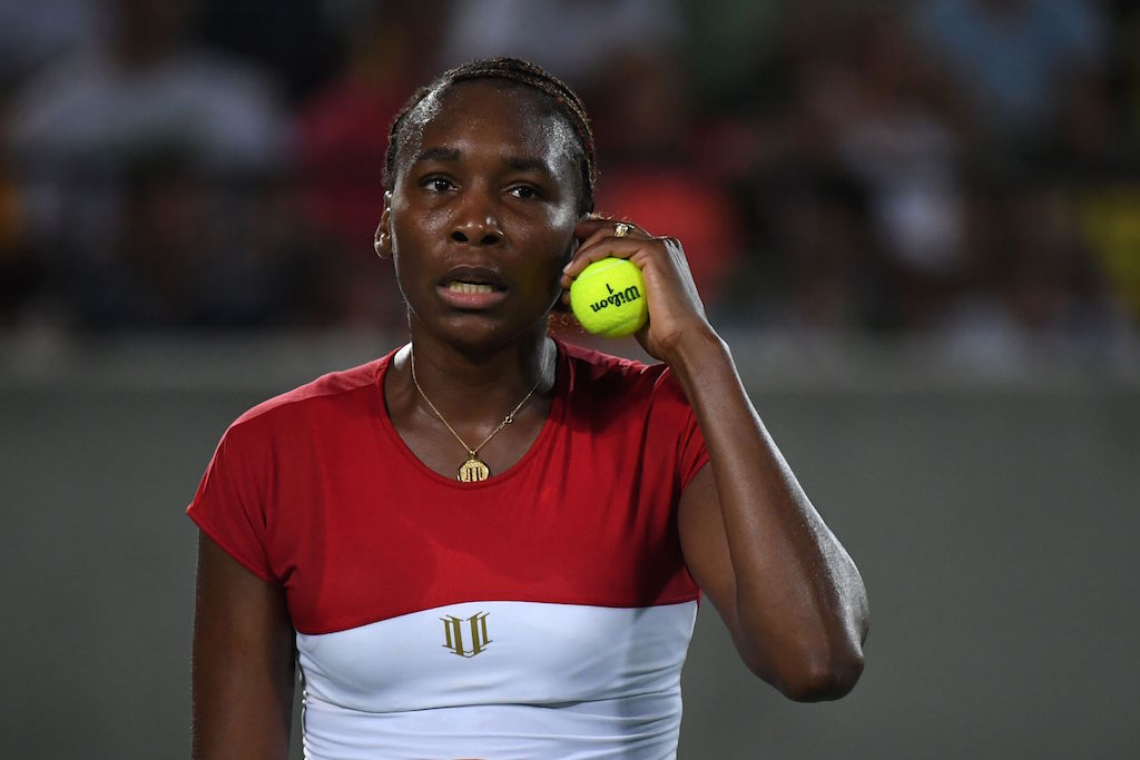 Venus Williams falls at the Rio Olympics | LUIS ACOSTA/AFP/Getty Images