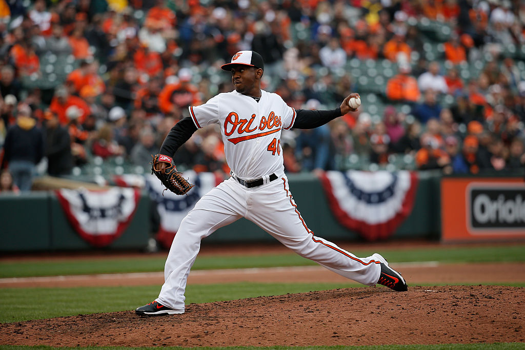 8 Times MLB Pitchers Played the Outfield