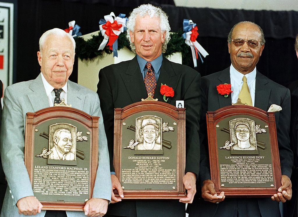 Don Sutton (C), the pitcher who won 324 games
