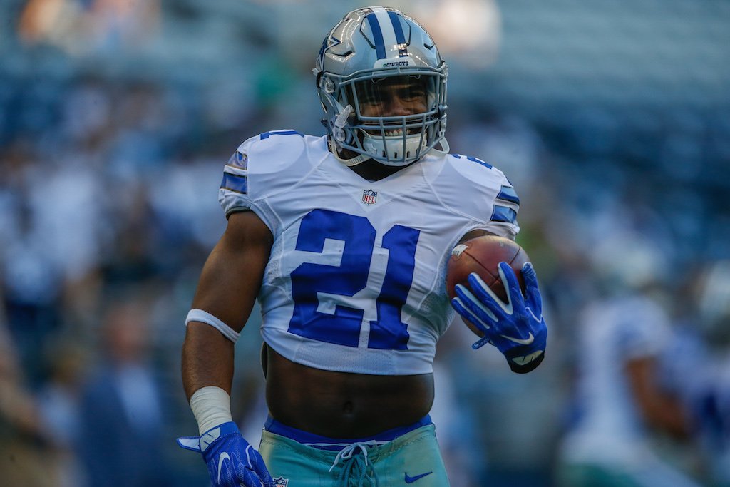 Running back Ezekiel Elliott #21 of the Dallas Cowboys warms up.
