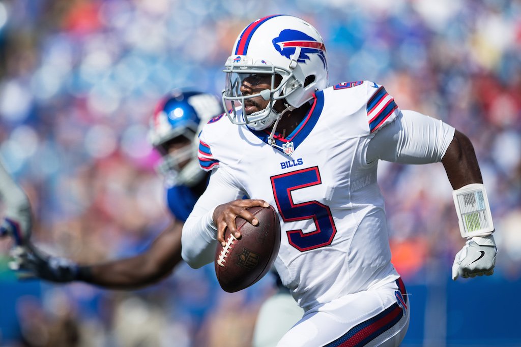 Tyrod Taylor scrambles during a game in 2016.
