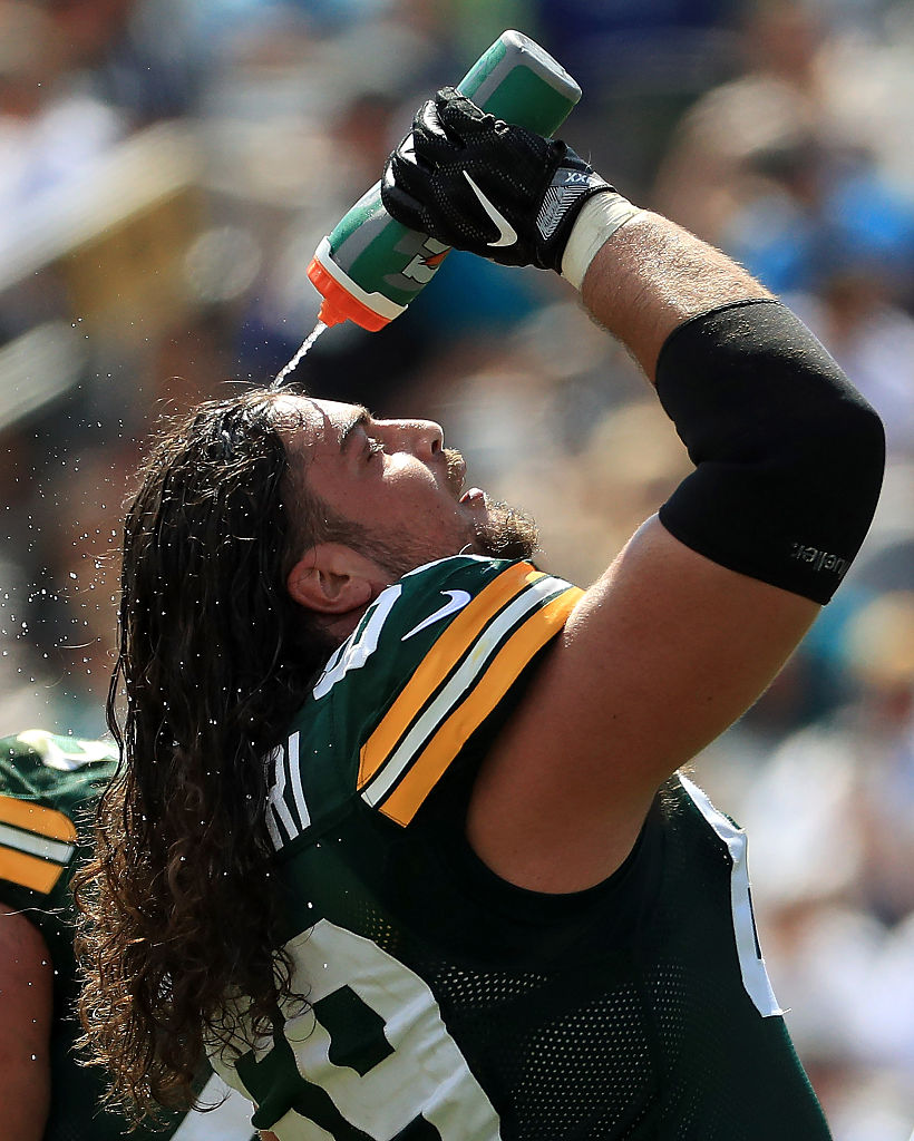 David Bakhtiari of the Green Bay Packers cools off with his water bottle.
