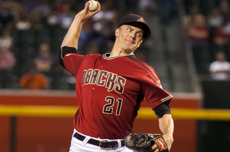 PHOENIX, AZ - SEPTEMBER 11: Starting pitcher Zack Greinke #21 of the Arizona Diamondbacks delivers a pitch in the first inning of the MLB game against the San Francisco Giants at Chase Field on September 11, 2016 in Phoenix, Arizona. The San Francisco Giants defeated the Arizona Diamondbacks 5-3. 