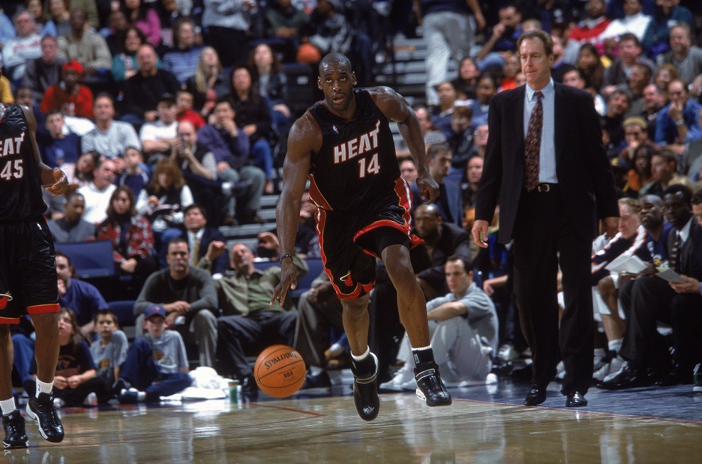 16 Dec 2000: Anthony Mason #14 of the Miami Heat dribbles the ball during the game against the Golden State Warriors at The Arena of Oakland in California. The Heat defeated the Warriors 93-85. NOTE TO USER: It is expressly understood that the only rights Allsport are offering to license in this Photograph are one-time, non-exclusive editorial rights. No advertising or commercial uses of any kind may be made of Allsport photos. User acknowledges that it is aware that Allsport is an editorial sports agency and that NO RELEASES OF ANY TYPE ARE OBTAINED from the subjects contained in the photographs.Mandatory Credit: Tom Hauck /Allsport