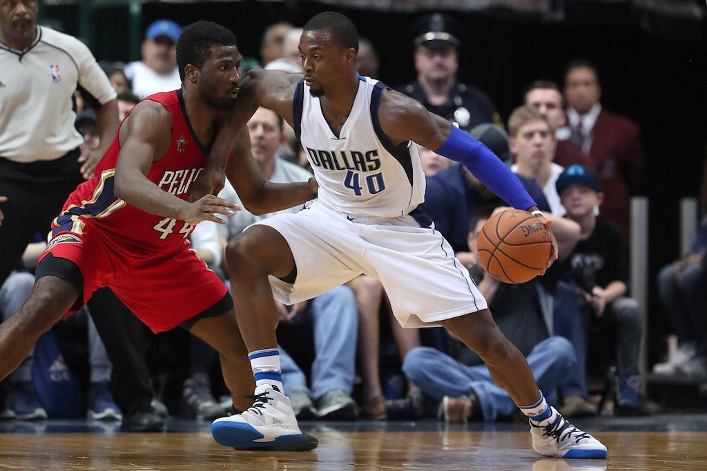 Harrison Barnes pushes past his defender.