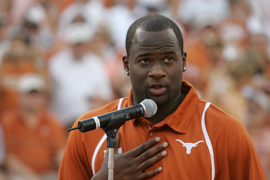 Vince Young speaks to the crowd before a Texas crowd.