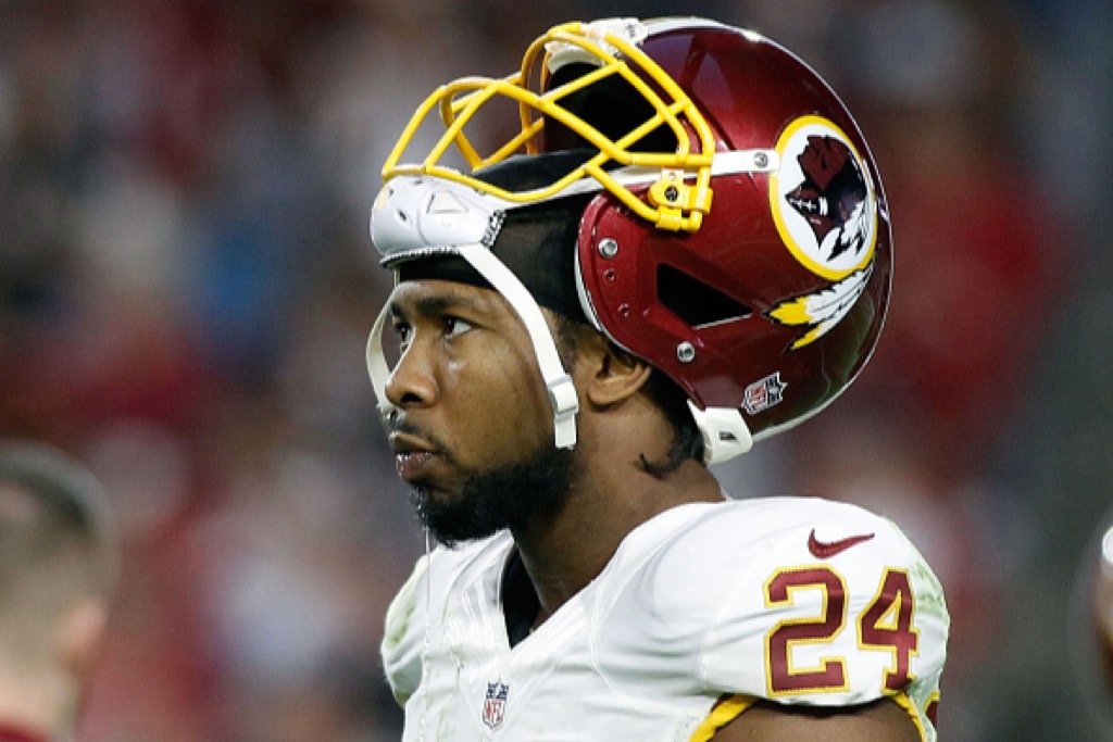 Josh Norman of the Washington Redskins looks on after a turnover late in the fourth quarter of a game against the Arizona Cardinals | Ralph Freso/Getty Images