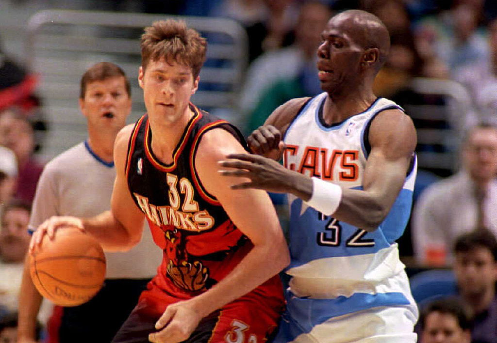 Atlanta Hawks center Christian Laettner drives for the basket around Cleveland Cavaliers forward Tyrone Hill. 