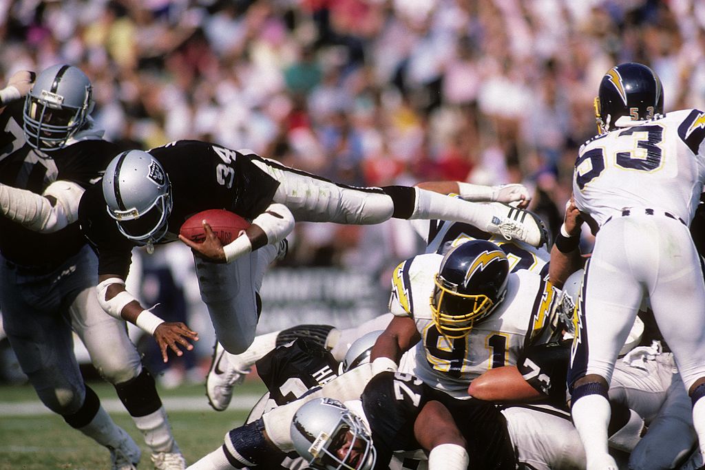 Running back Napoleon McCallum of the Los Angeles Raiders runs with the ball.