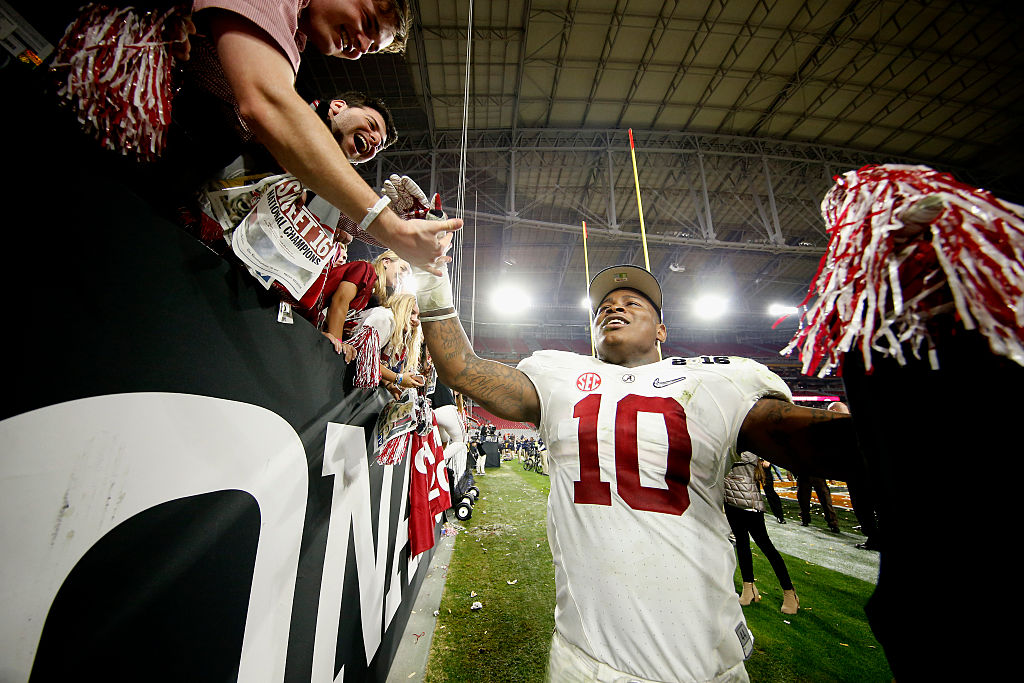 Reuben Foster #10 of the Alabama Crimson Tide