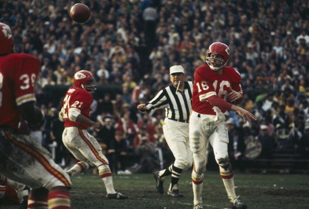 Lenny Dawson of the Kansas City Chiefs passes to a teammate during Super Bowl IV against the Minnesota Vikings.