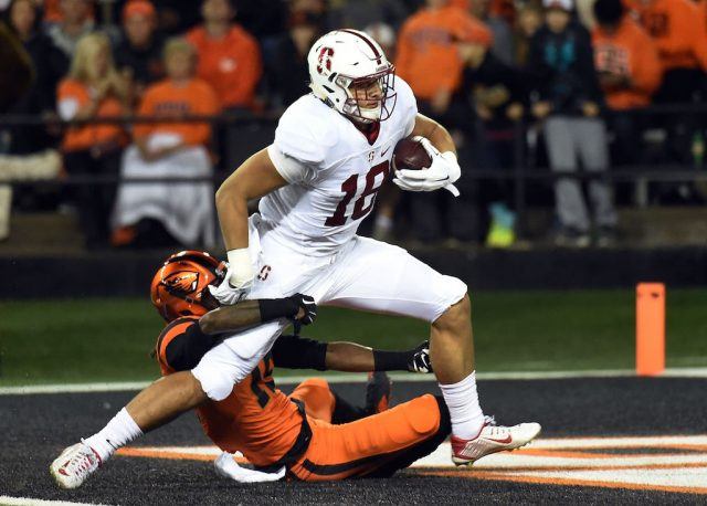 Stanford TE Austin Hooper breaks free from a defender.