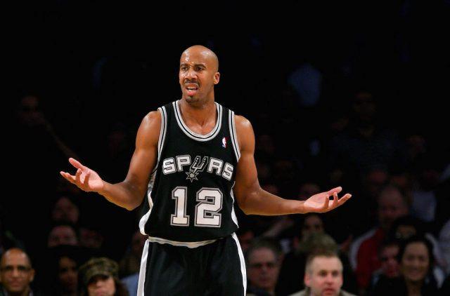 Bruce Bowen argues a call with the refs.