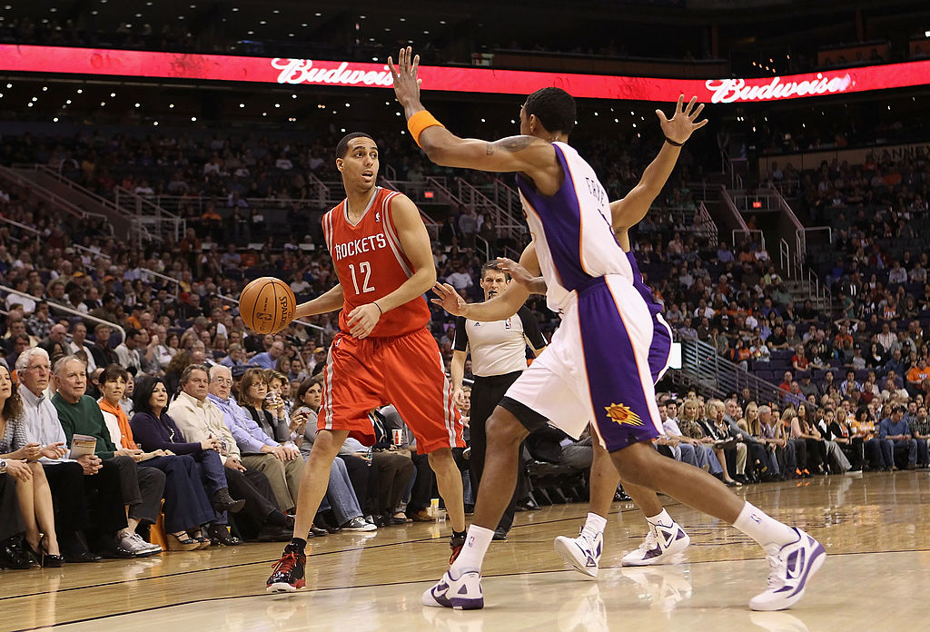 Kevin Martin of the Houston Rockets looks to pass against the Phoenix Suns.