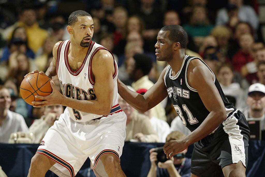 Juwan Howard of the Denver Nuggets posts up against Malik Rose of the San Antonio Spurs.