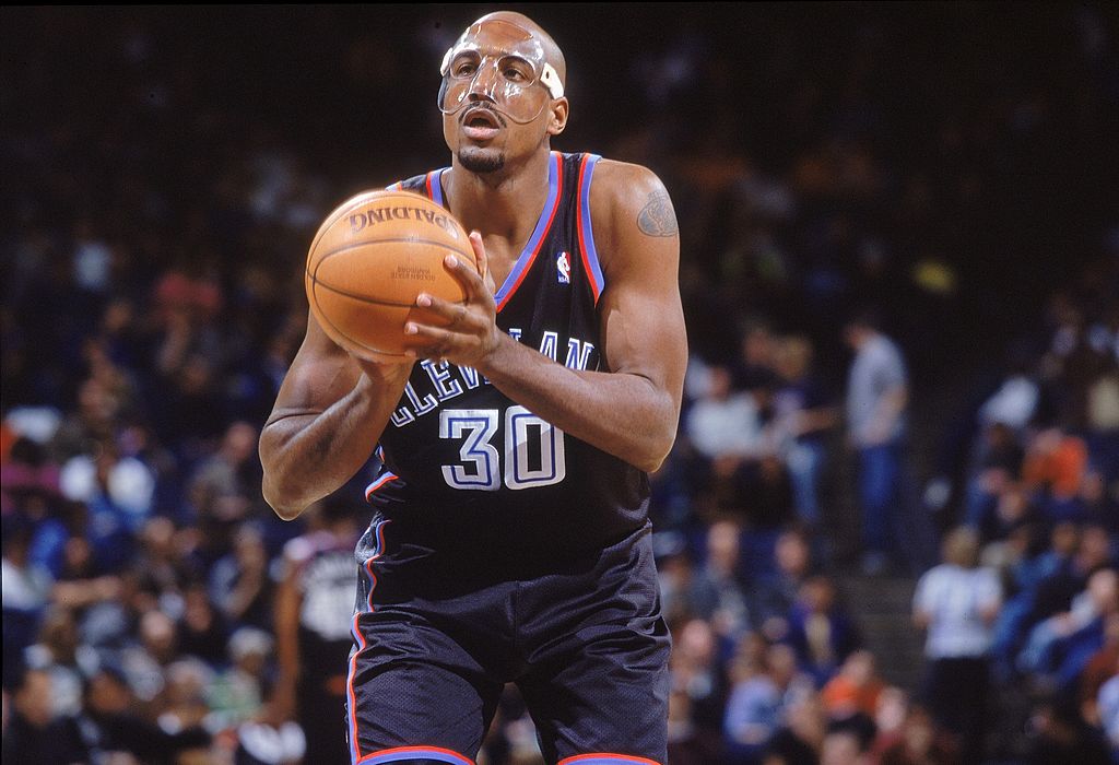Lamond Murray of the Cleveland Cavaliers looks to make a free throw.