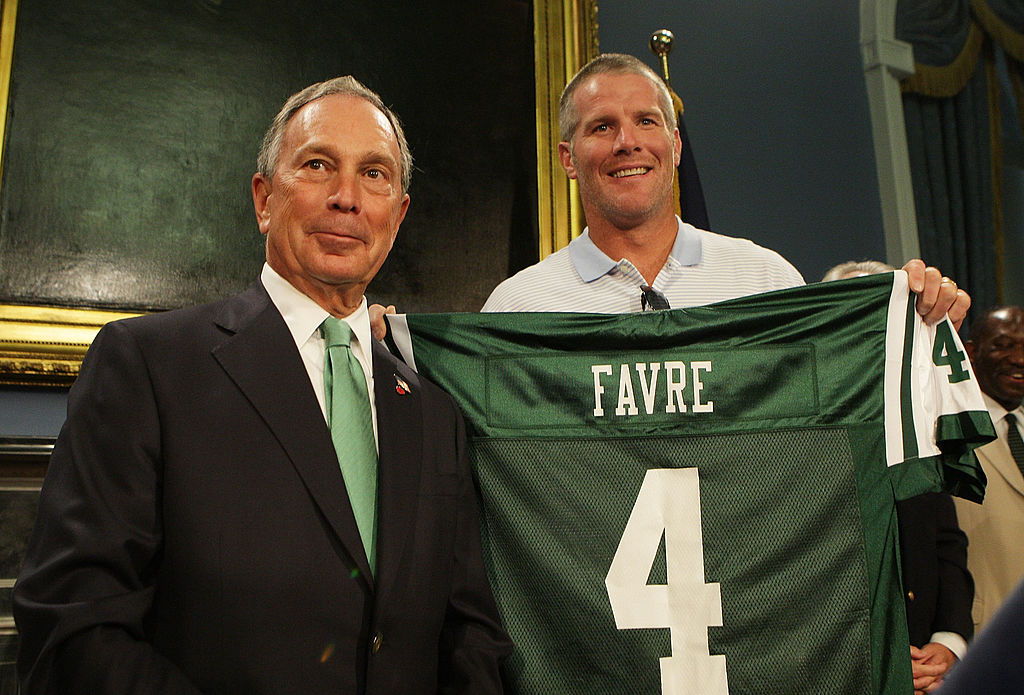 New York Jets Quarterback Brett Favre and New York City Mayor Michael Bloomberg pose for a photo.