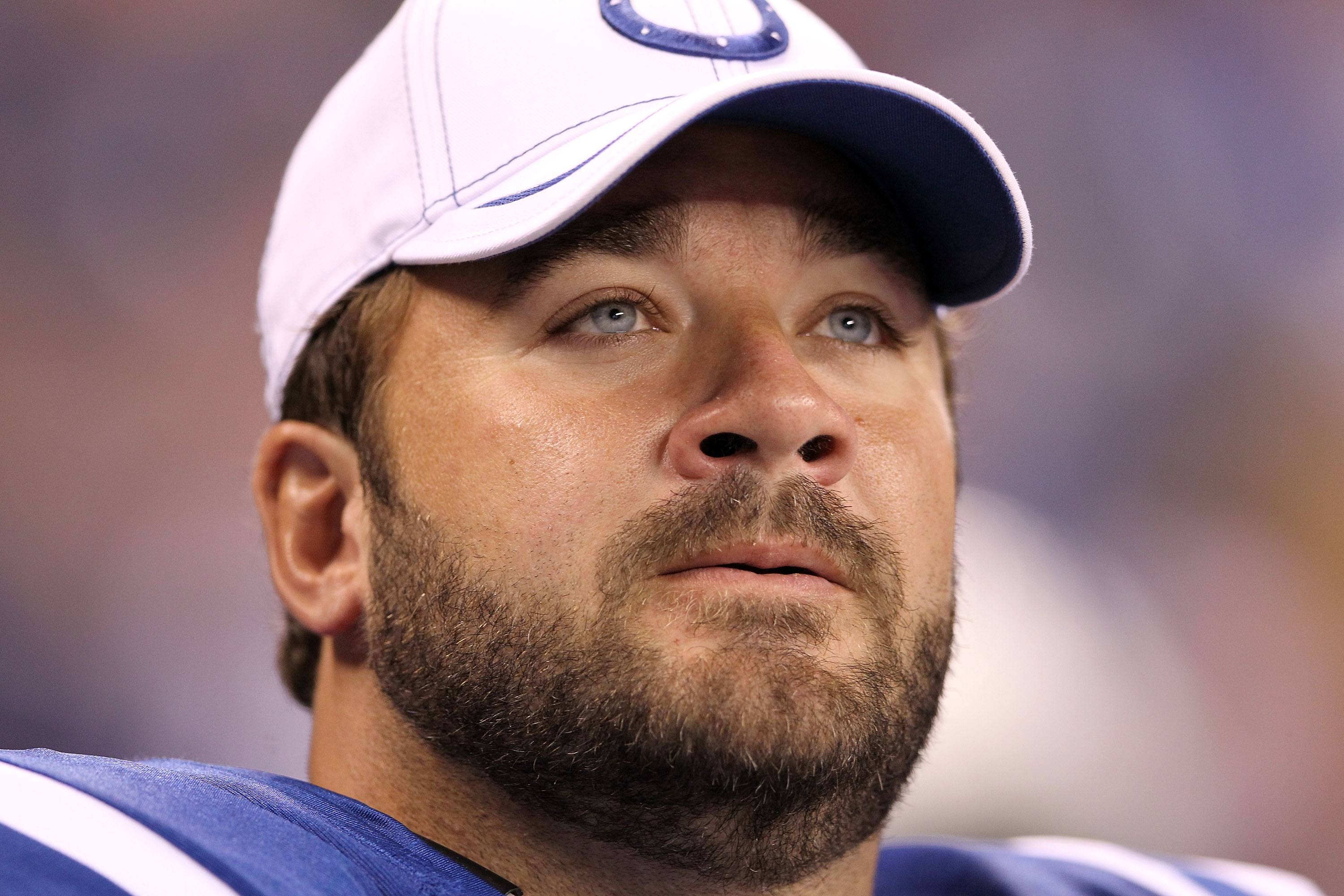 Jeff Saturday looks at the scoreboard.