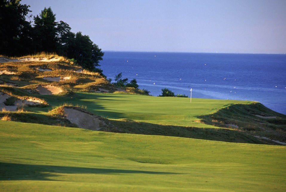 General view of the par 4 8th hole