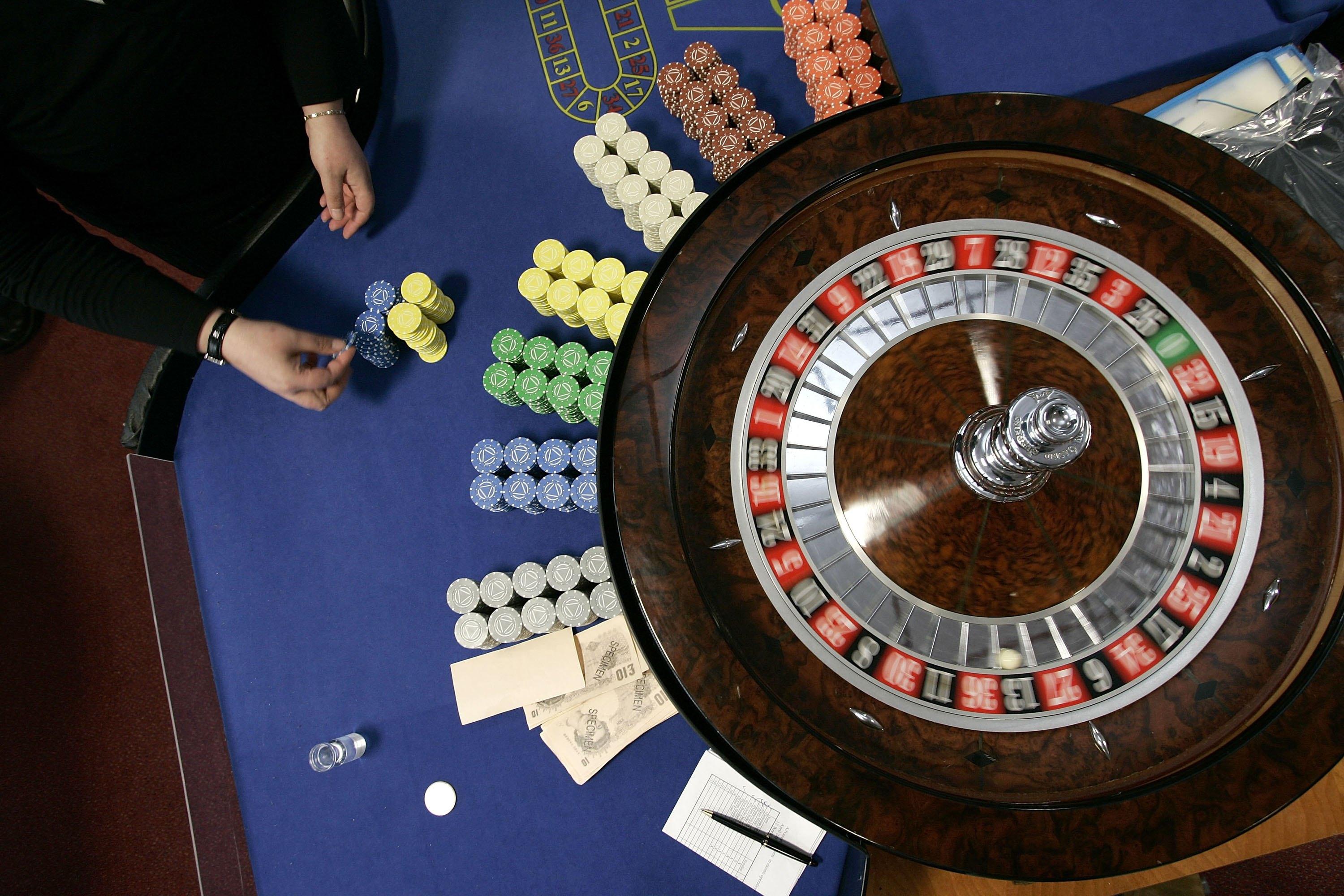 gambling, roulette wheel