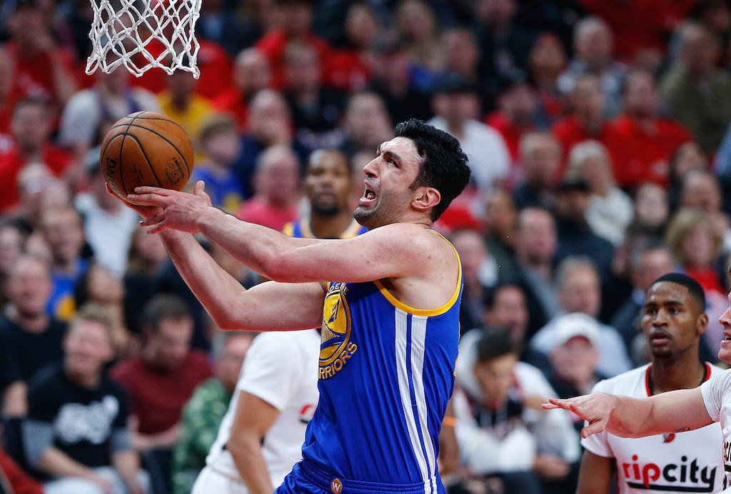 Zaza Pachulia makes a layup.