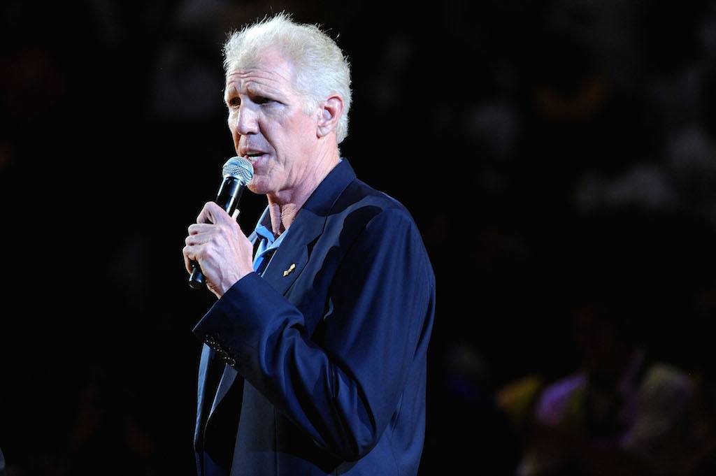 Bill Walton addresses his fans.