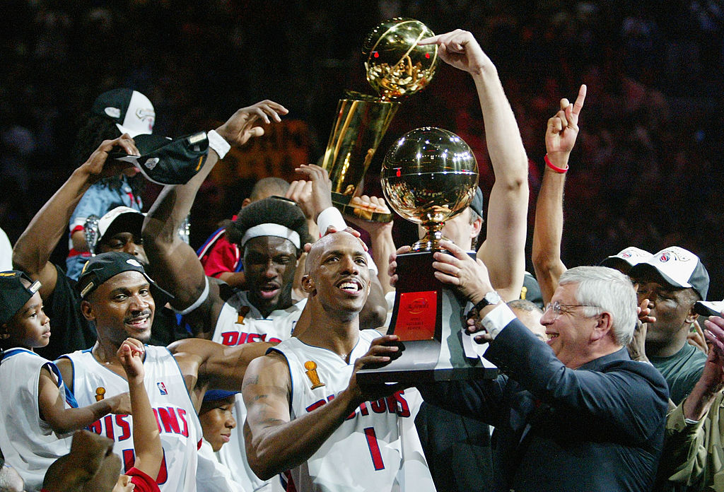 The Detroit Pistons hoist the Larry O'Brien trophy.