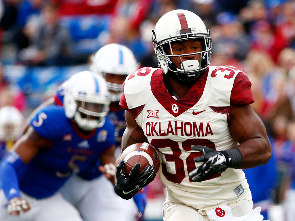 Running back Samaje Perine of the Oklahoma Sooners carries the ball.