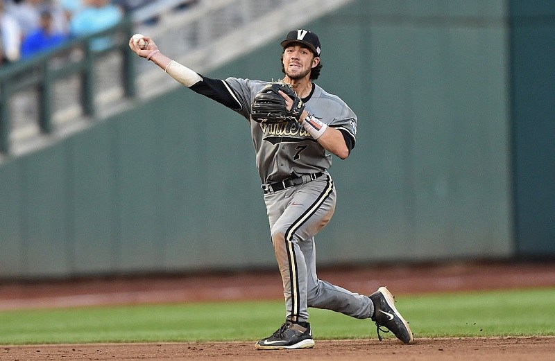Shortstop Dansby Swanson makes a throw during the 2015 College World Series.