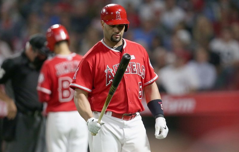 Albert Pujols reacts during game in 2017.