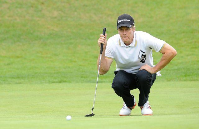 Jack Wagner lines up a putt.