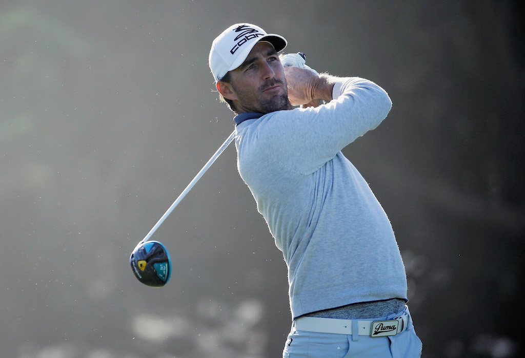 Jake Owen hits a shot.