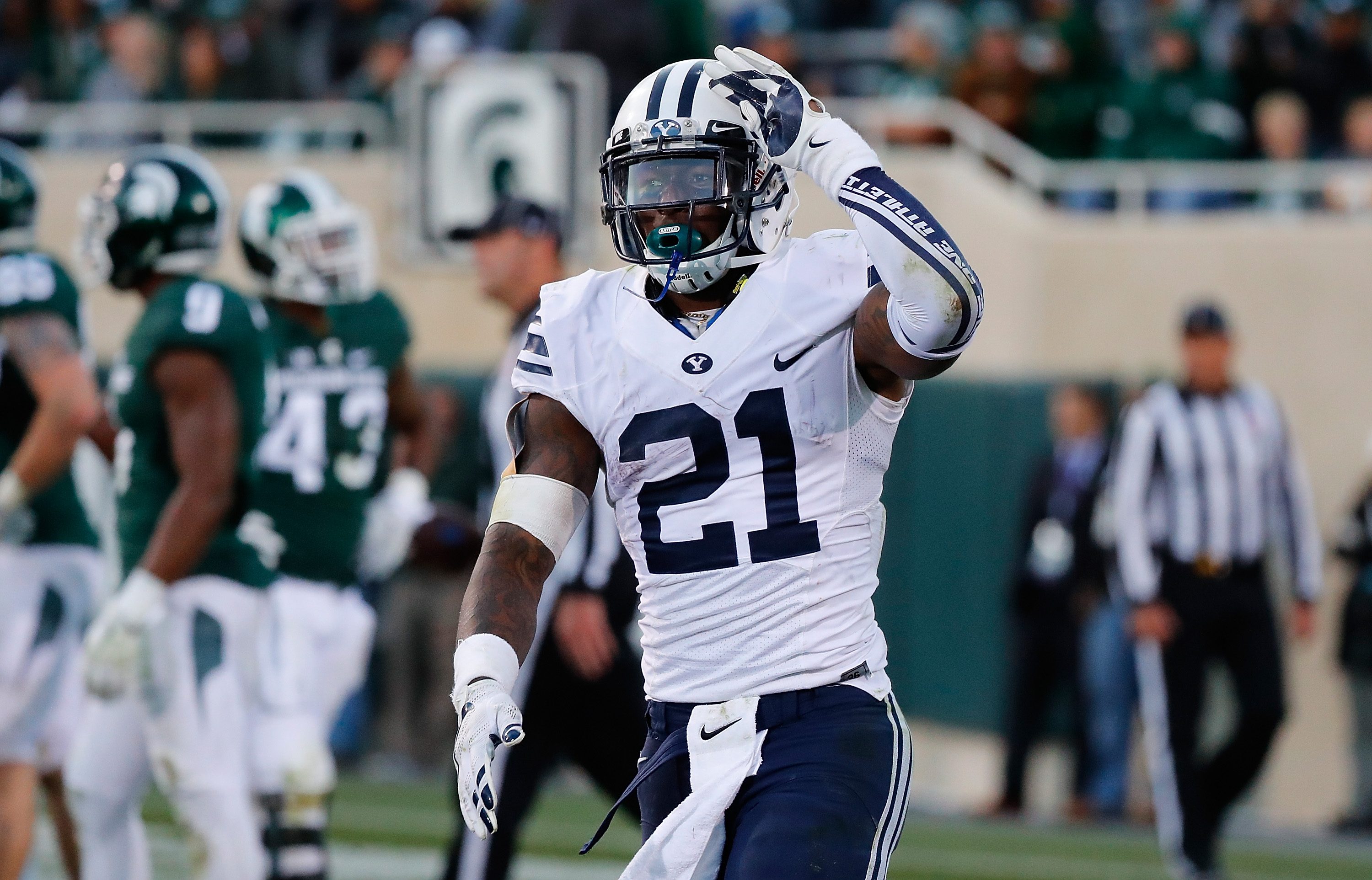 Jamaal Williams #21 of the Brigham Young Cougars celebrates a win.