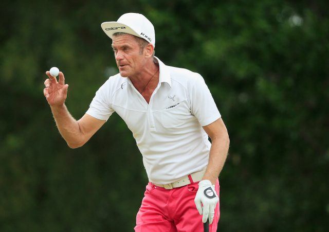 Jesper Parnevik drills the putt. Jesper Parnevik waves to the crowd.