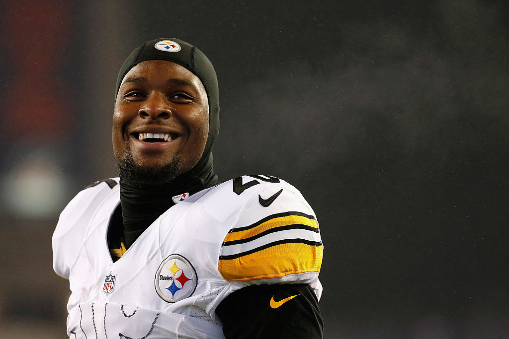 Le'Veon Bell #26 of the Pittsburgh Steelers smiles prior to the 2017 AFC Championship Game against the New England Patriots.