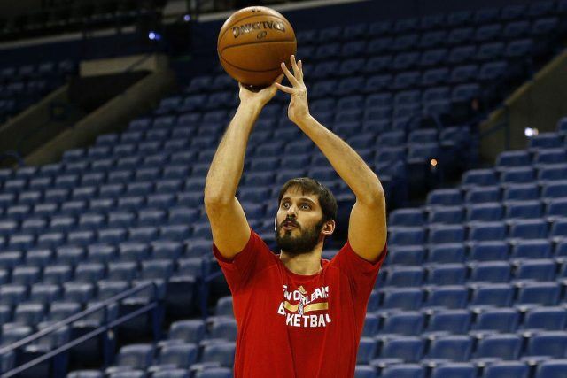 Omri Casspi warms up before a game.