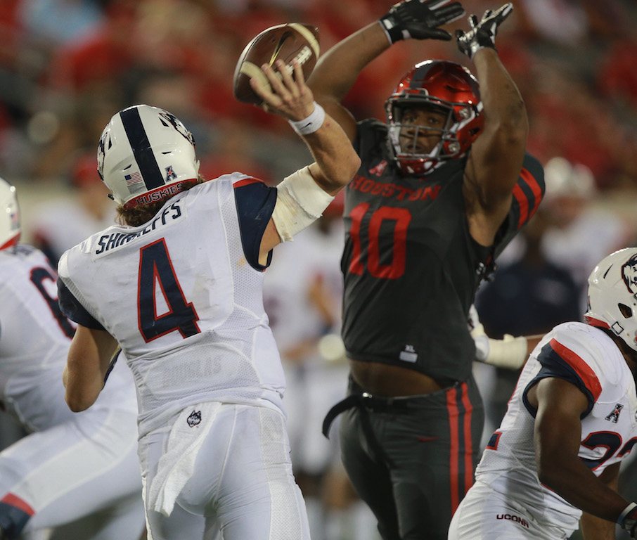 Ed Oliver makes a play. Ed Oliver #10 looks to block a pass.