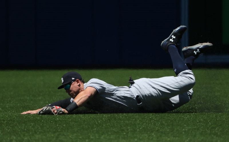 Aaron Judge #99 of the New York Yankees makes a sliding catch.