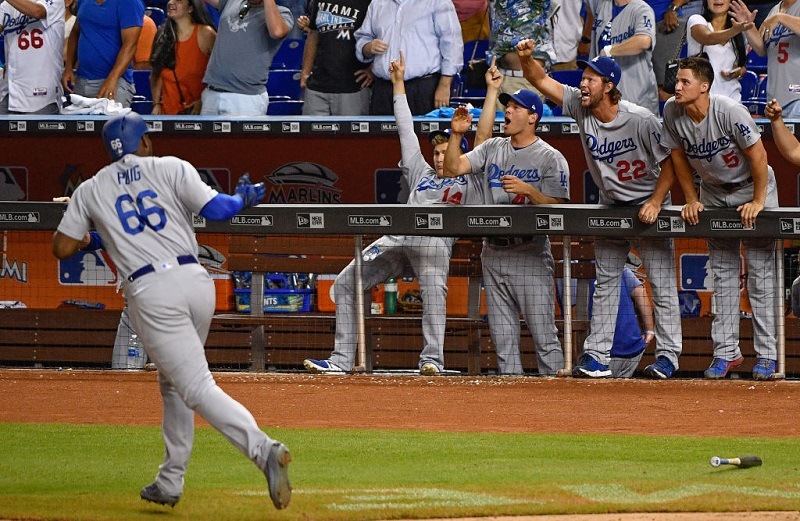 The Dodgers react to Puig hitting a home run in 2017.