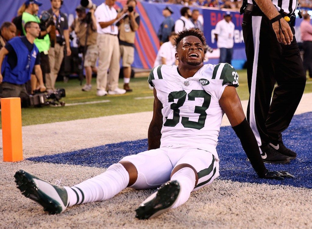 Jamal Adams looks hurt. Jamal Adams is shaken up on the play.